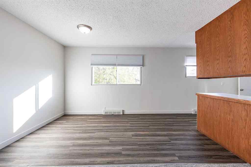 MLS® A2264173 - 241 11 Street SW in SW Hill Medicine Hat, Residential