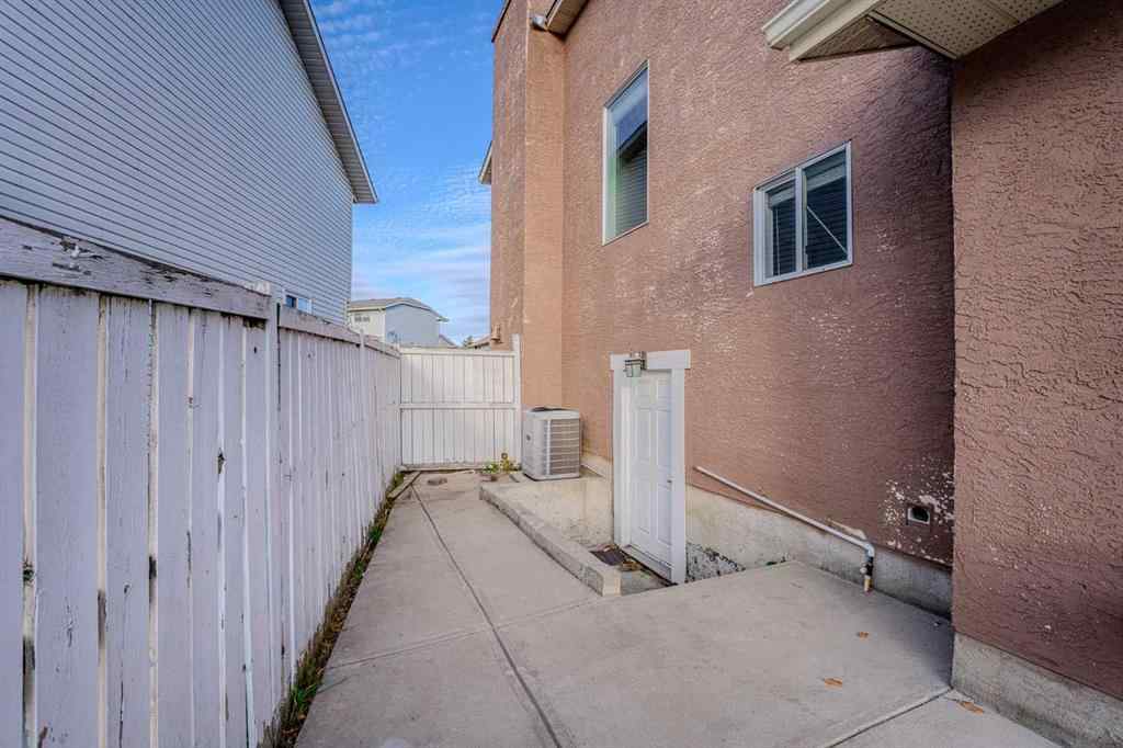 MLS® A2264174 - 4 Del Ray Crescent NE in Monterey Park Calgary, Residential