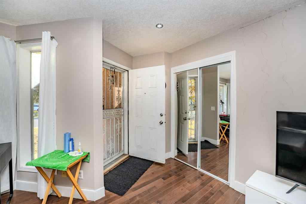 MLS® A2264174 - 4 Del Ray Crescent NE in Monterey Park Calgary, Residential