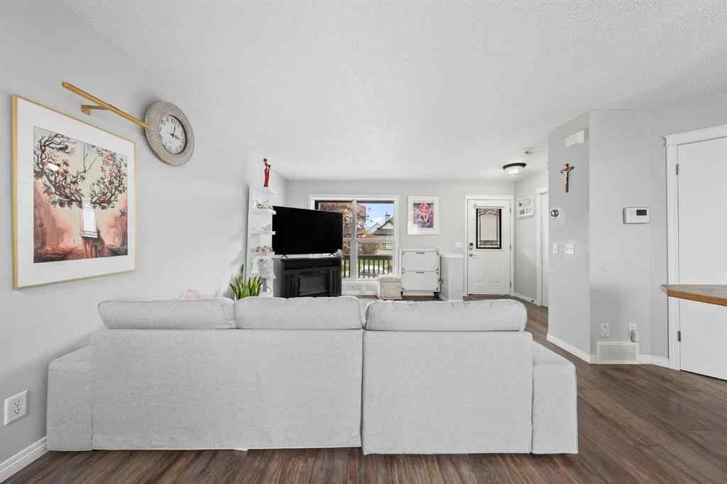 MLS® A2264178 - 527 Prestwick Circle SE in McKenzie Towne Calgary, Residential