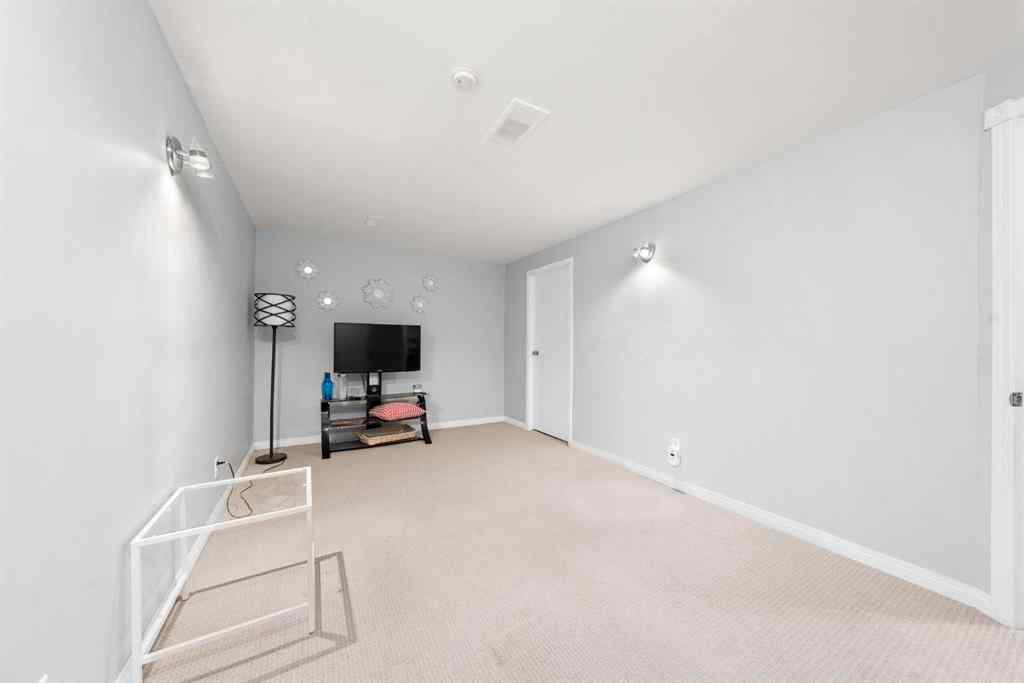 MLS® A2264178 - 527 Prestwick Circle SE in McKenzie Towne Calgary, Residential