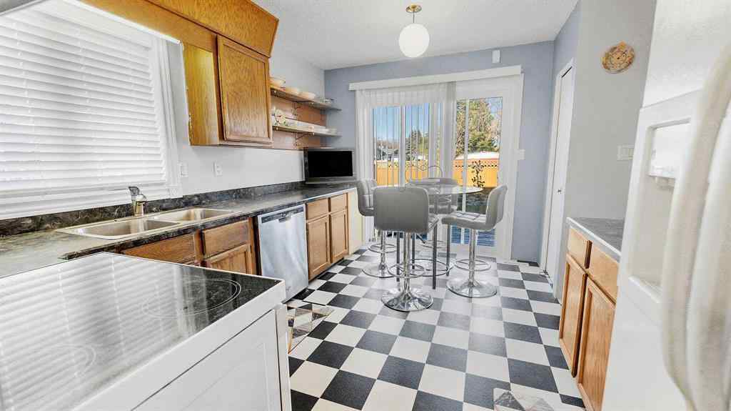 MLS® A2264180 - 6406 43 Avenue  in Marler Camrose, Residential