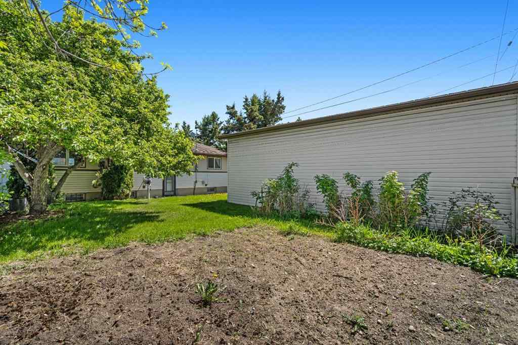 MLS® A2264182 - 703 47 Street SE in Forest Heights Calgary, Residential