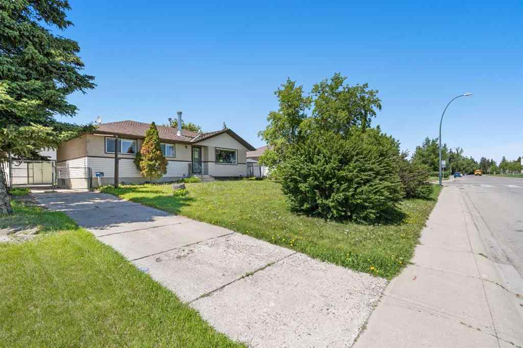 MLS® A2264182 - 703 47 Street SE in Forest Heights Calgary, Residential