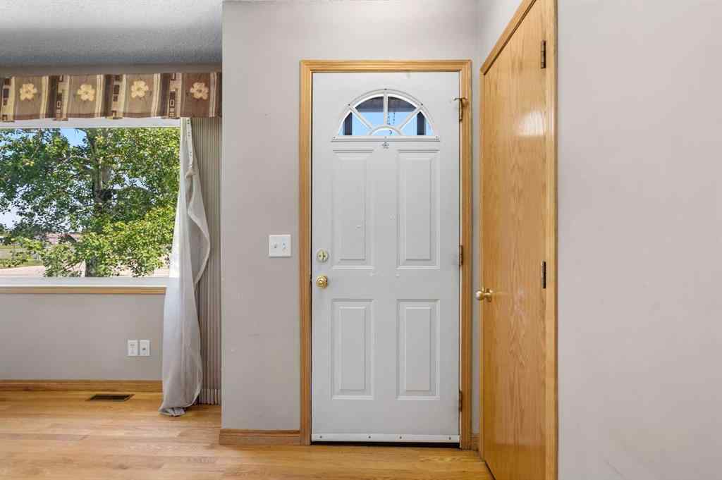 MLS® A2264182 - 703 47 Street SE in Forest Heights Calgary, Residential