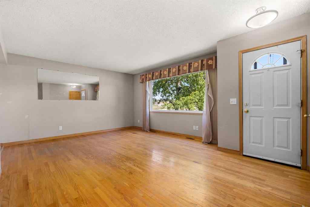 MLS® A2264182 - 703 47 Street SE in Forest Heights Calgary, Residential