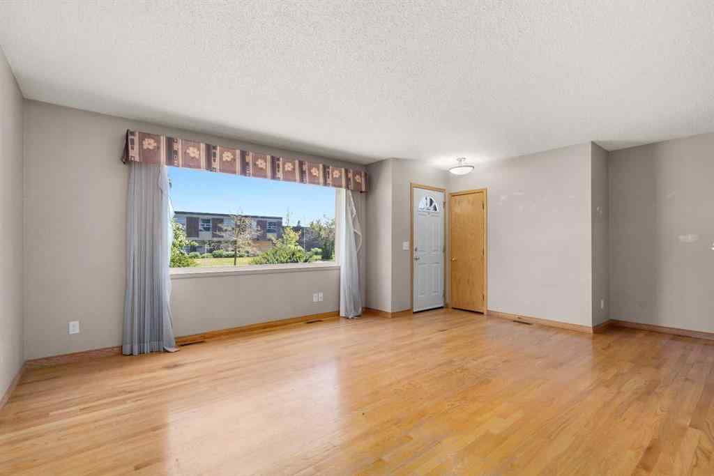 MLS® A2264182 - 703 47 Street SE in Forest Heights Calgary, Residential