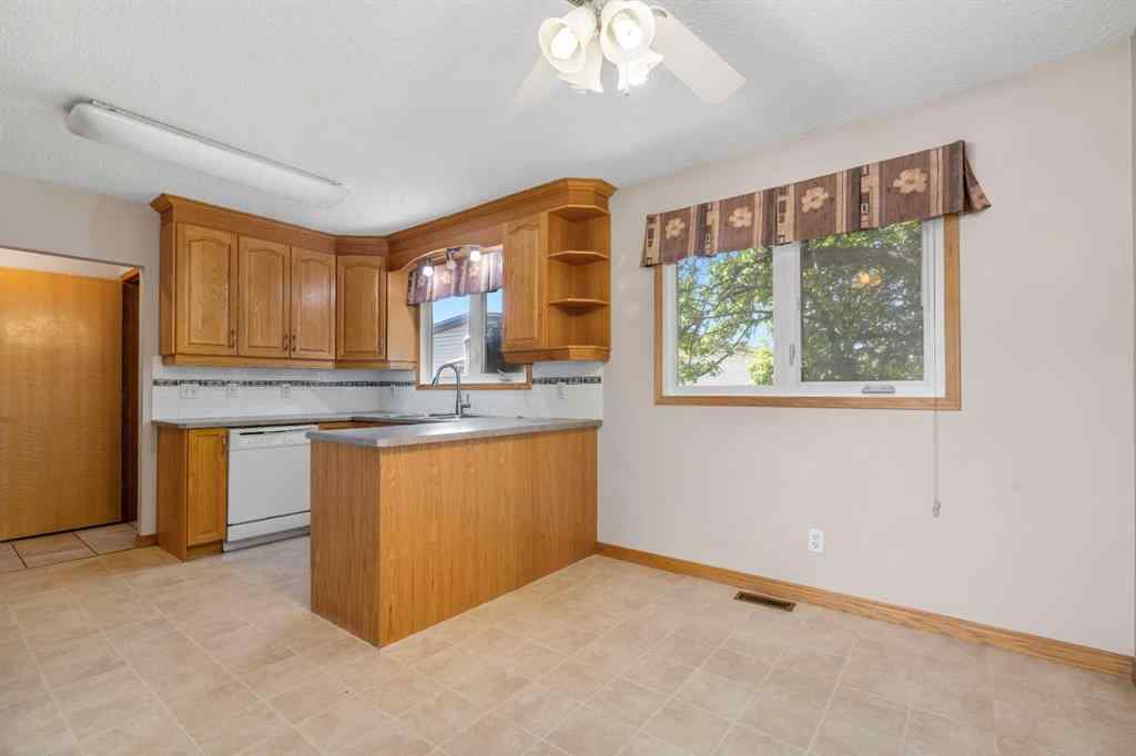 MLS® A2264182 - 703 47 Street SE in Forest Heights Calgary, Residential