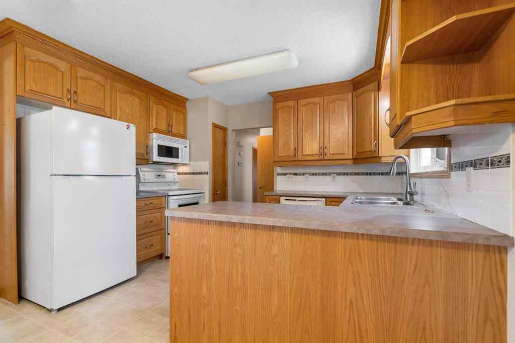 MLS® A2264182 - 703 47 Street SE in Forest Heights Calgary, Residential