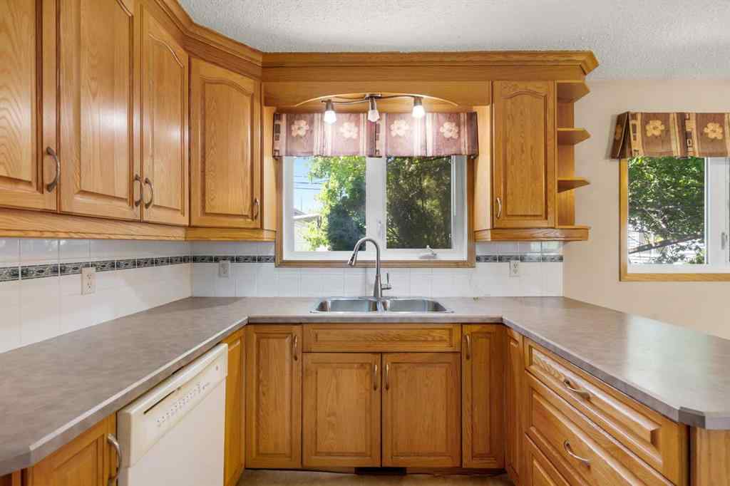 MLS® A2264182 - 703 47 Street SE in Forest Heights Calgary, Residential