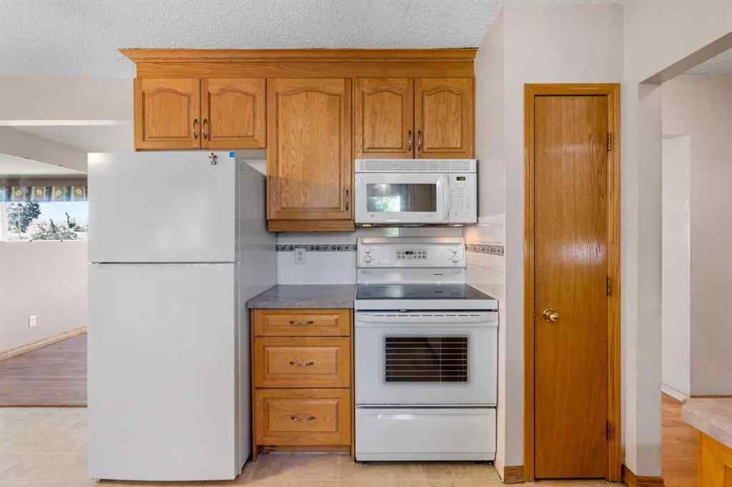 MLS® A2264182 - 703 47 Street SE in Forest Heights Calgary, Residential