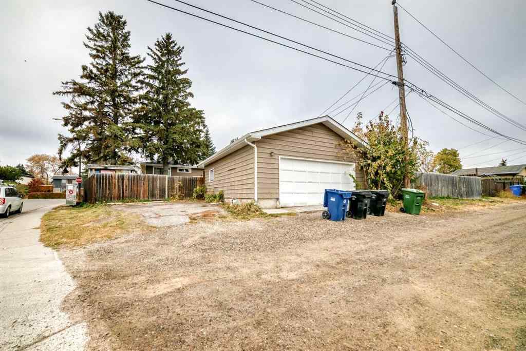 MLS® A2264185 - 3224 41 Street SE in Dover Calgary, Residential