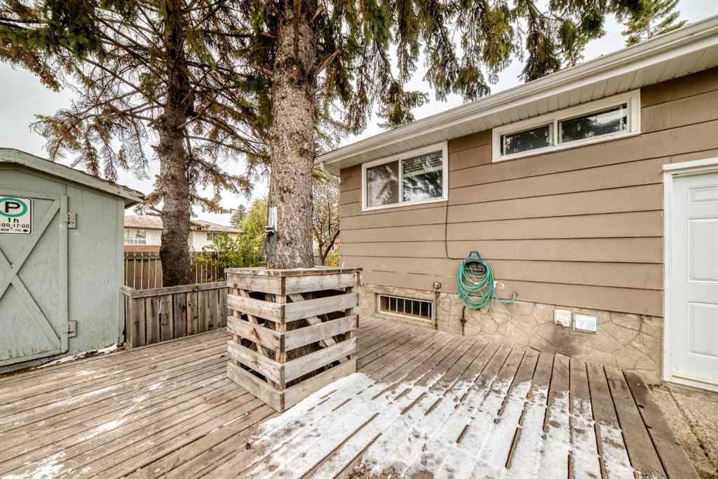 MLS® A2264185 - 3224 41 Street SE in Dover Calgary, Residential