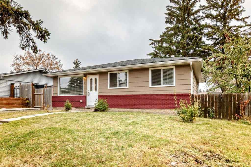 MLS® A2264185 - 3224 41 Street SE in Dover Calgary, Residential