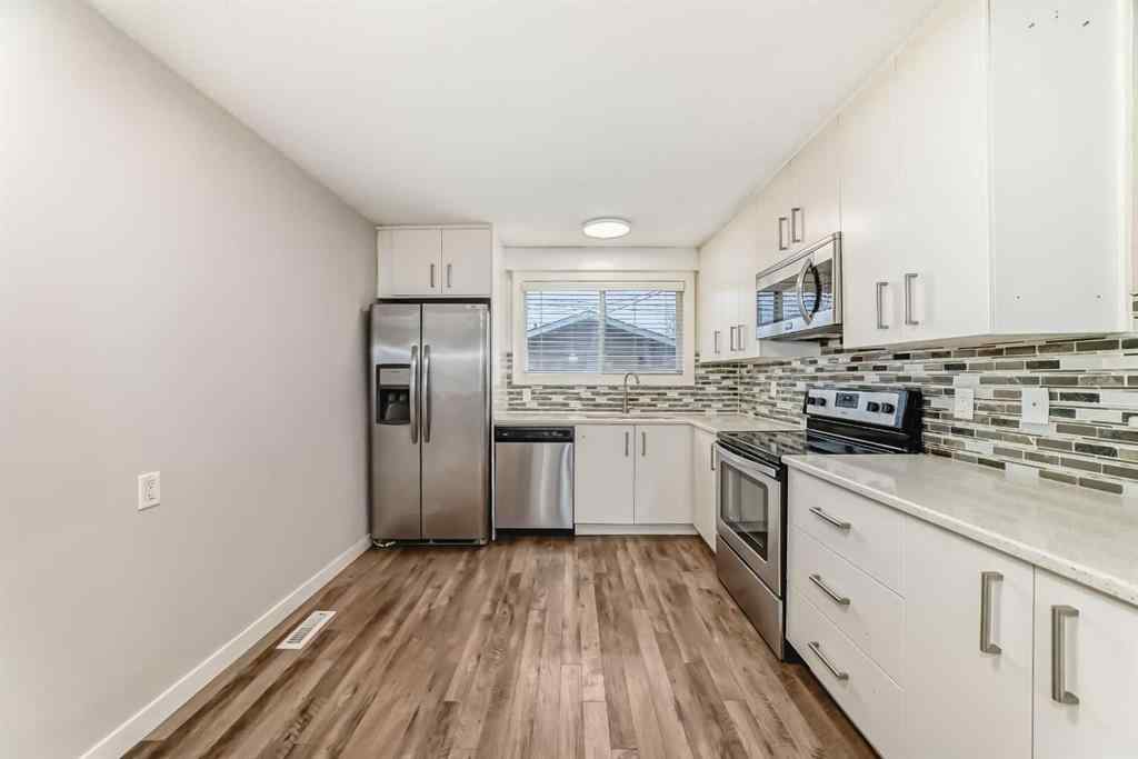 MLS® A2264185 - 3224 41 Street SE in Dover Calgary, Residential