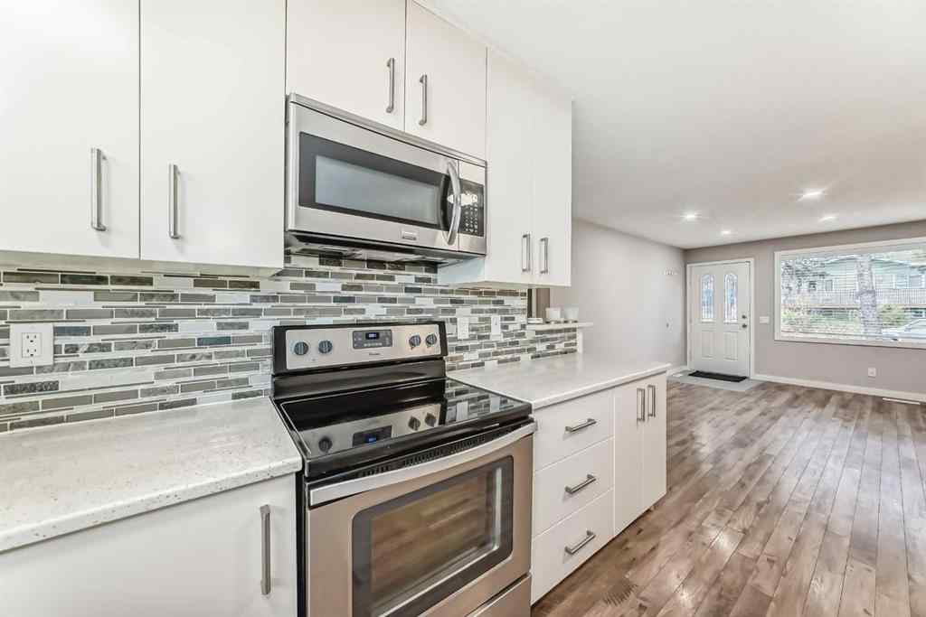 MLS® A2264185 - 3224 41 Street SE in Dover Calgary, Residential