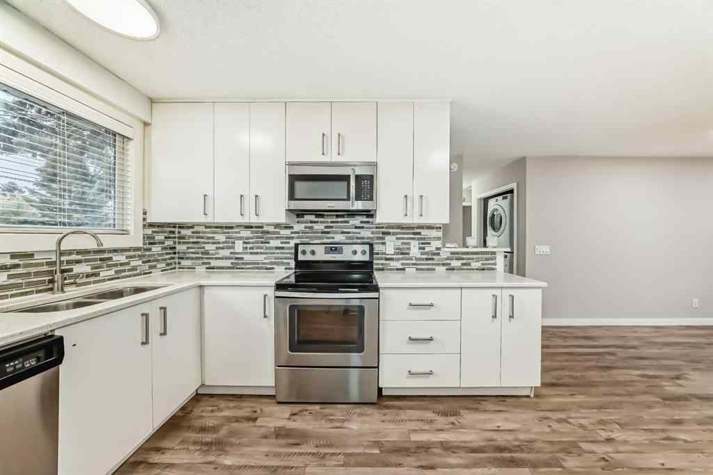 MLS® A2264185 - 3224 41 Street SE in Dover Calgary, Residential