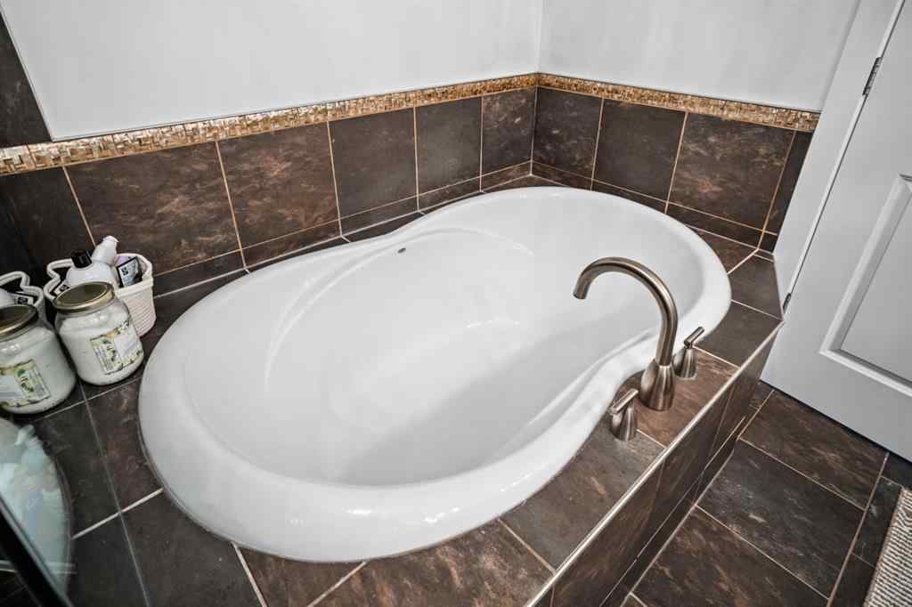 MLS® A2264187 - 528 31 Street NW in Parkdale Calgary, Residential