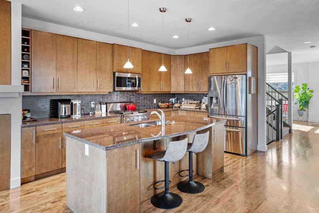 MLS® A2264187 - 528 31 Street NW in Parkdale Calgary, Residential