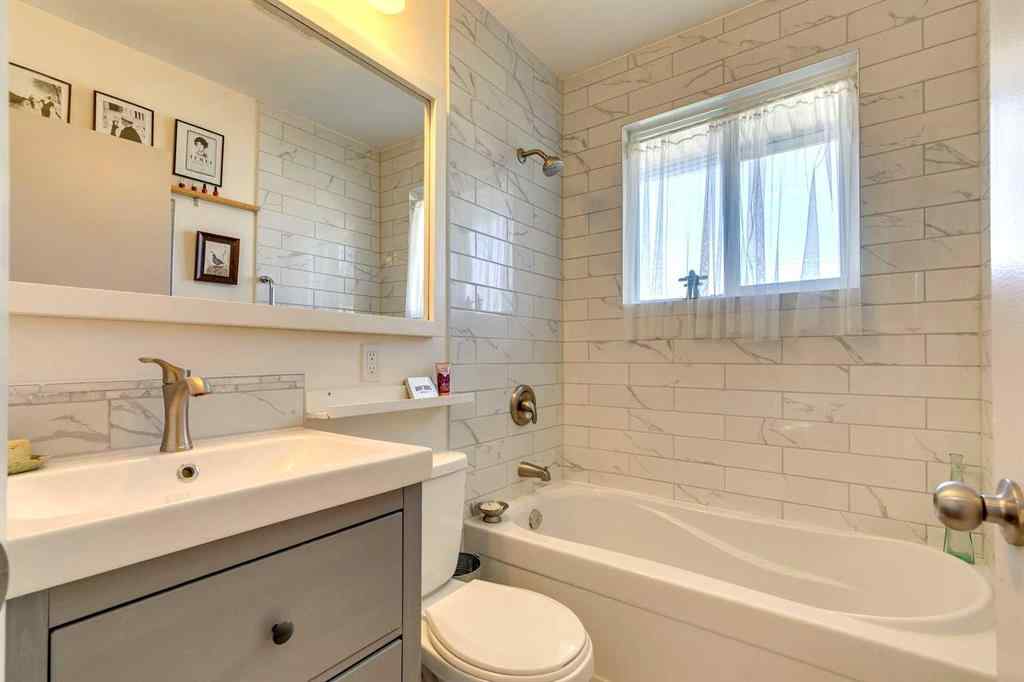 MLS® A2264201 - 4736 Worcester Drive SW in Wildwood Calgary, Residential