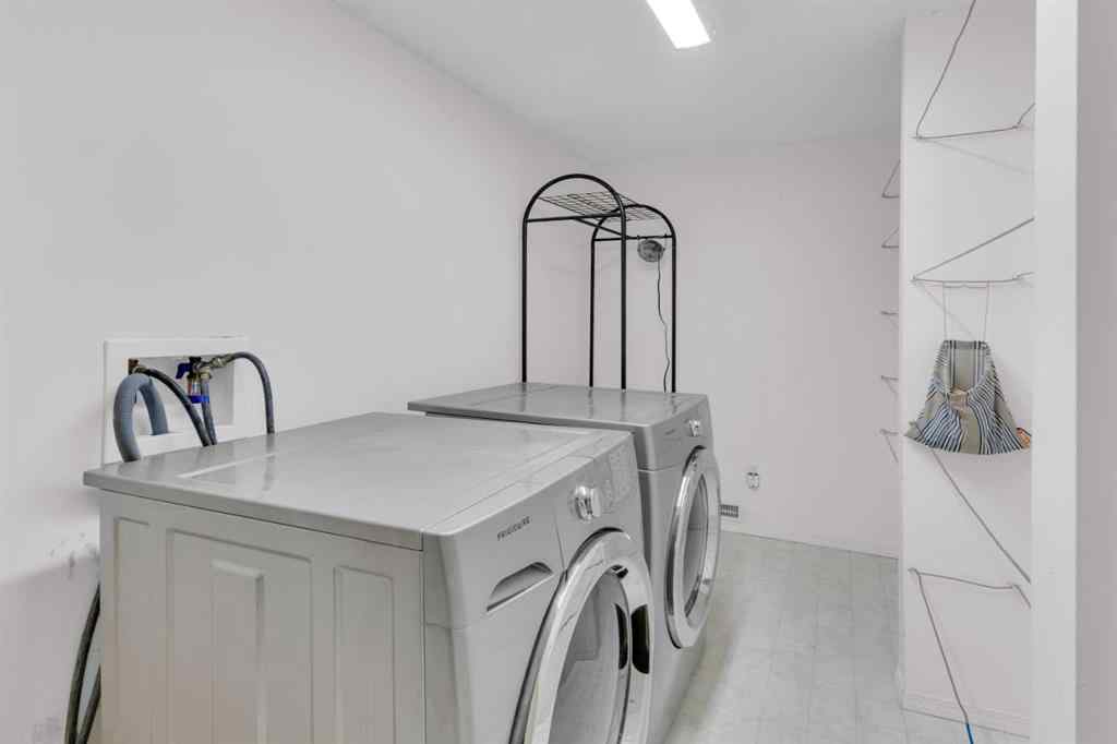 MLS® A2264204 - 4 Christie Gardens SW in Christie Park Calgary, Residential