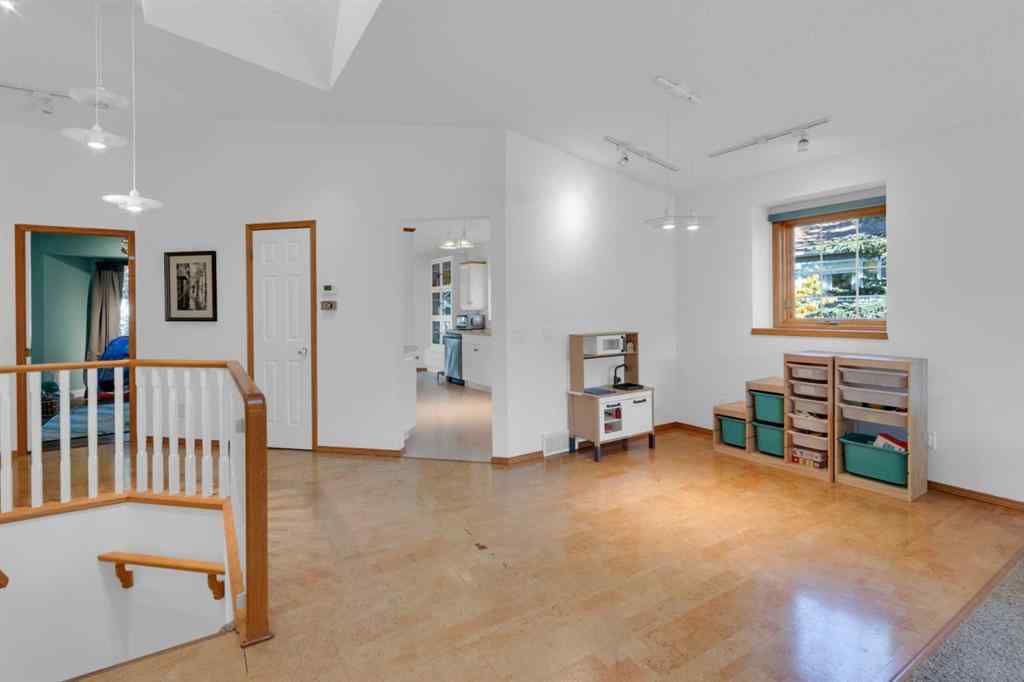 MLS® A2264204 - 4 Christie Gardens SW in Christie Park Calgary, Residential