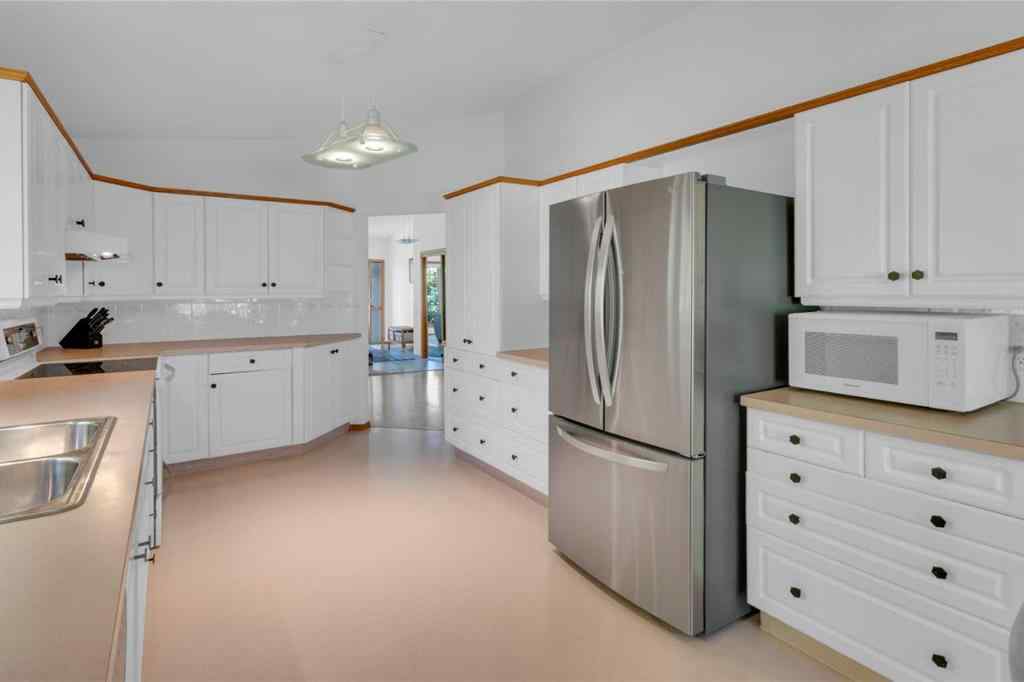 MLS® A2264204 - 4 Christie Gardens SW in Christie Park Calgary, Residential