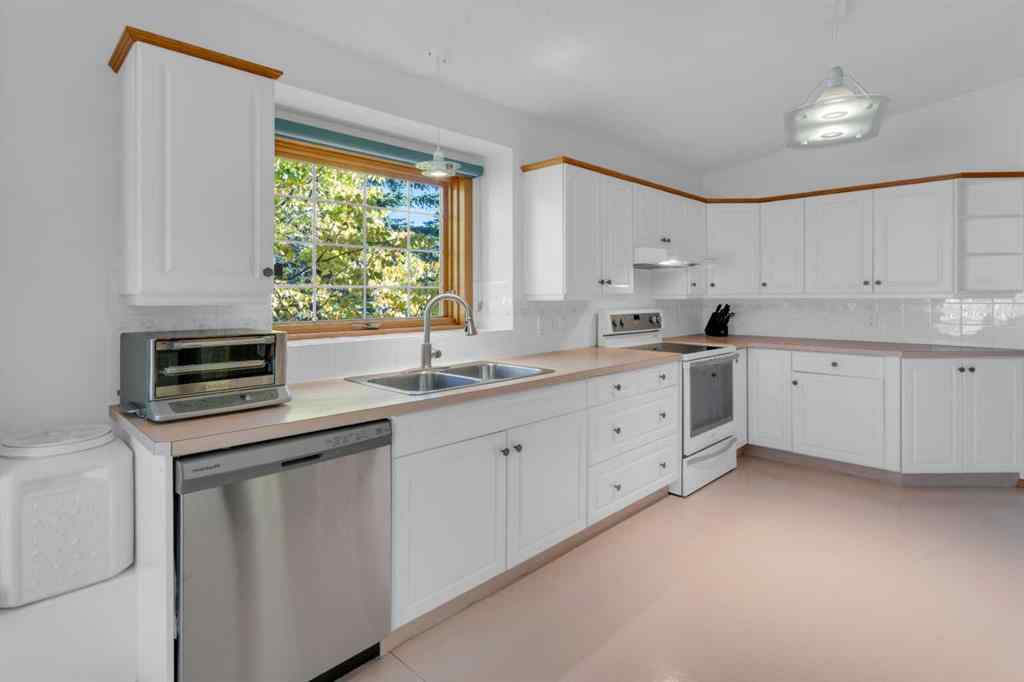 MLS® A2264204 - 4 Christie Gardens SW in Christie Park Calgary, Residential