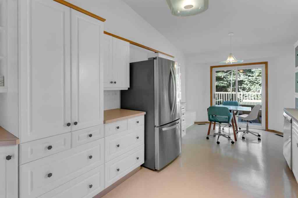 MLS® A2264204 - 4 Christie Gardens SW in Christie Park Calgary, Residential