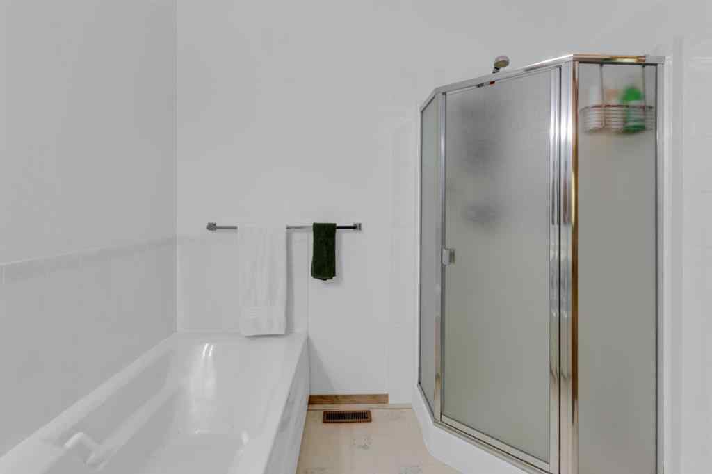 MLS® A2264204 - 4 Christie Gardens SW in Christie Park Calgary, Residential