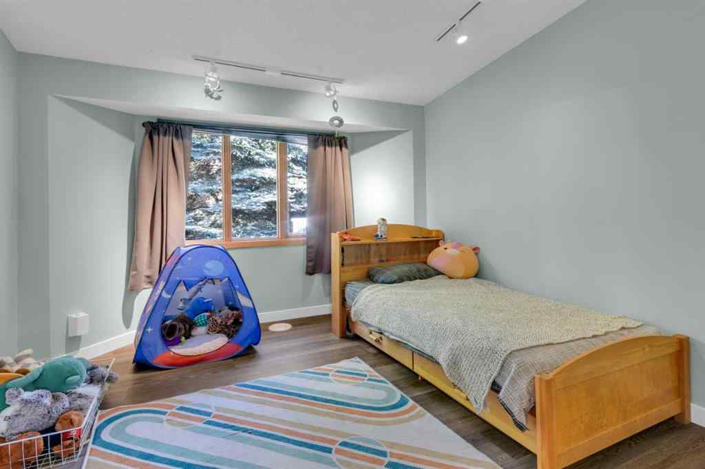 MLS® A2264204 - 4 Christie Gardens SW in Christie Park Calgary, Residential