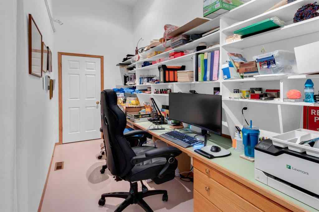 MLS® A2264204 - 4 Christie Gardens SW in Christie Park Calgary, Residential