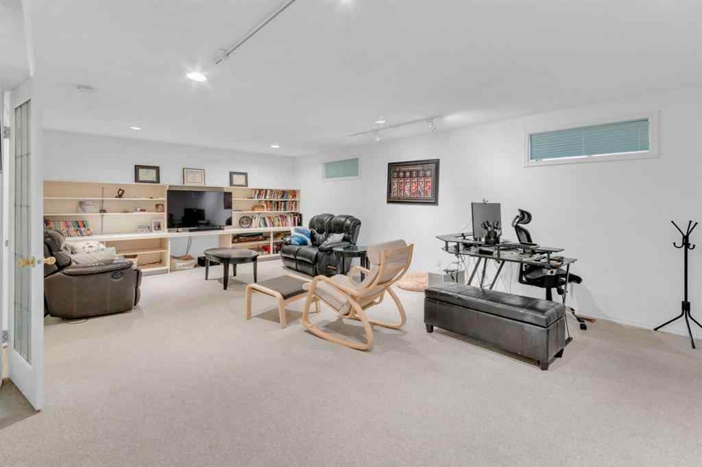 MLS® A2264204 - 4 Christie Gardens SW in Christie Park Calgary, Residential