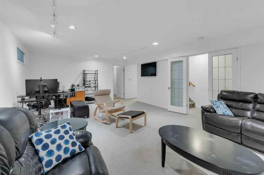 MLS® A2264204 - 4 Christie Gardens SW in Christie Park Calgary, Residential