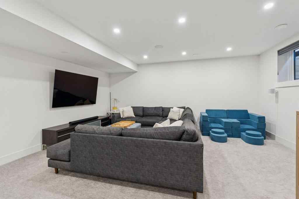 MLS® A2264225 - 2801 43 Street SW in Glenbrook Calgary, Residential