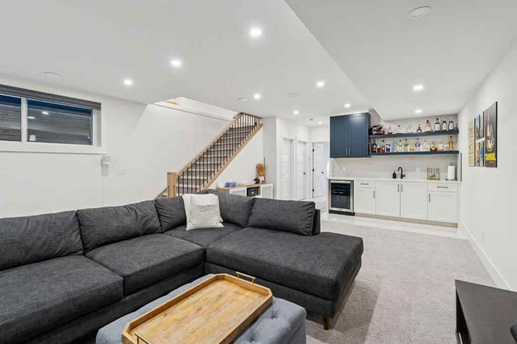 MLS® A2264225 - 2801 43 Street SW in Glenbrook Calgary, Residential