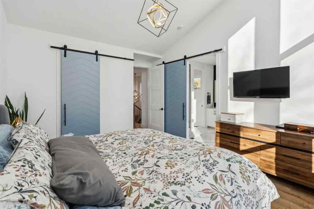 MLS® A2264225 - 2801 43 Street SW in Glenbrook Calgary, Residential