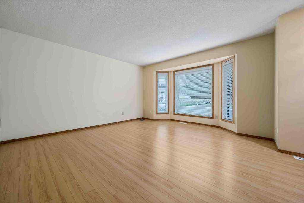 MLS® A2264226 - 83 Stapeford Crescent SE in SE Southridge Medicine Hat, Residential