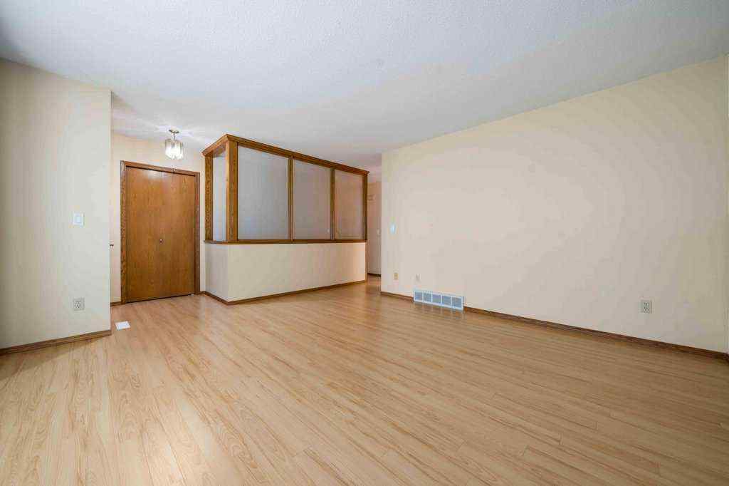 MLS® A2264226 - 83 Stapeford Crescent SE in SE Southridge Medicine Hat, Residential