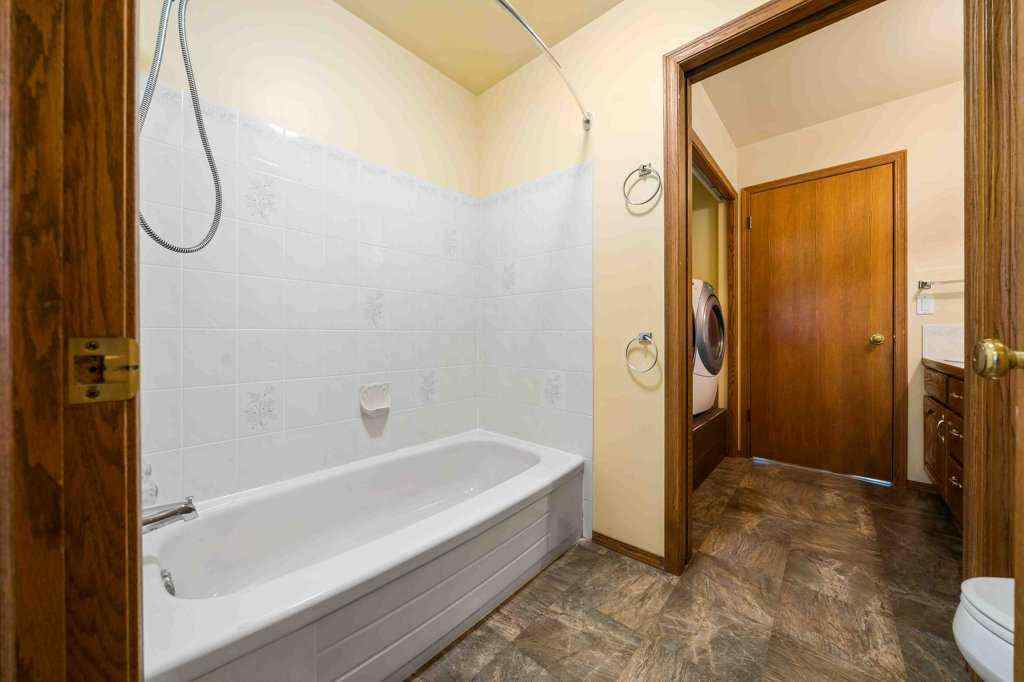 MLS® A2264226 - 83 Stapeford Crescent SE in SE Southridge Medicine Hat, Residential