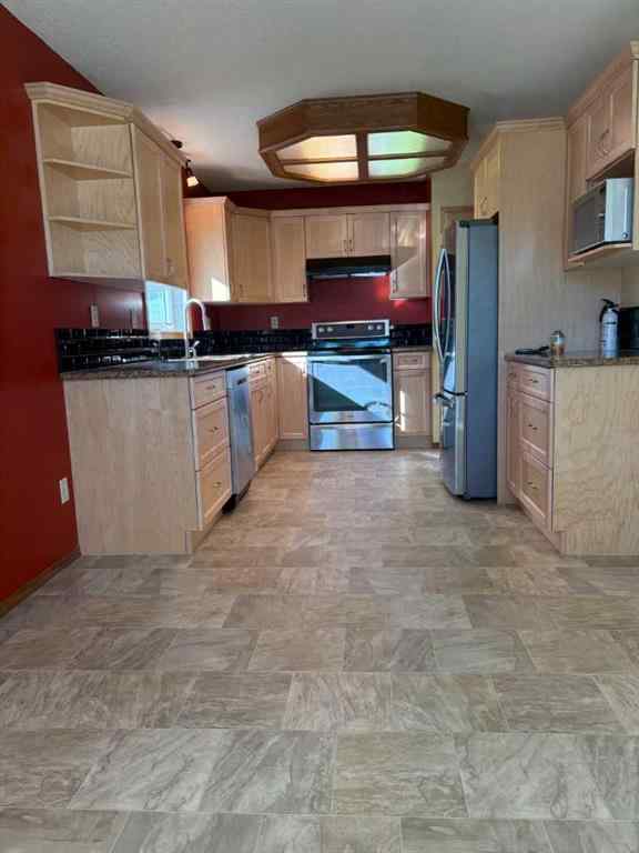 MLS® A2264226 - 83 Stapeford Crescent SE in SE Southridge Medicine Hat, Residential