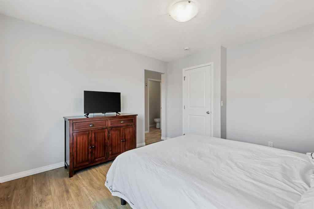 MLS® A2264228 - 76 Legacy Glen Row SE in Legacy Calgary, Residential