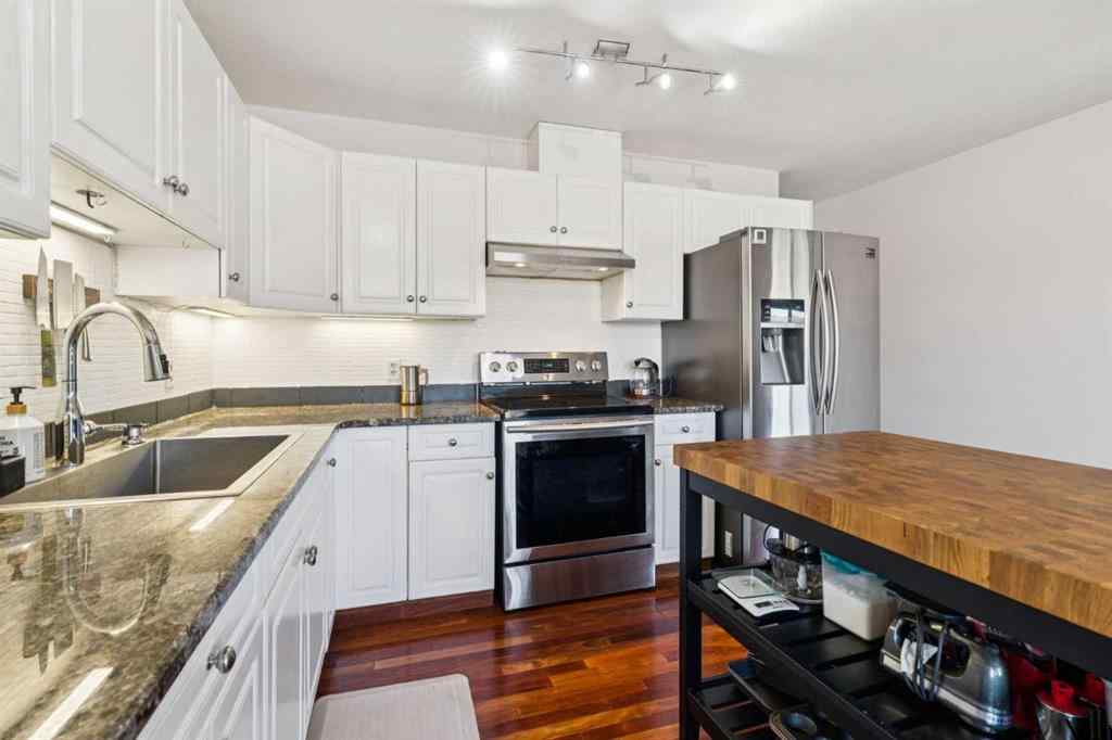 MLS® A2264234 - Unit #303 4327 75 Street NW in Bowness Calgary, Residential