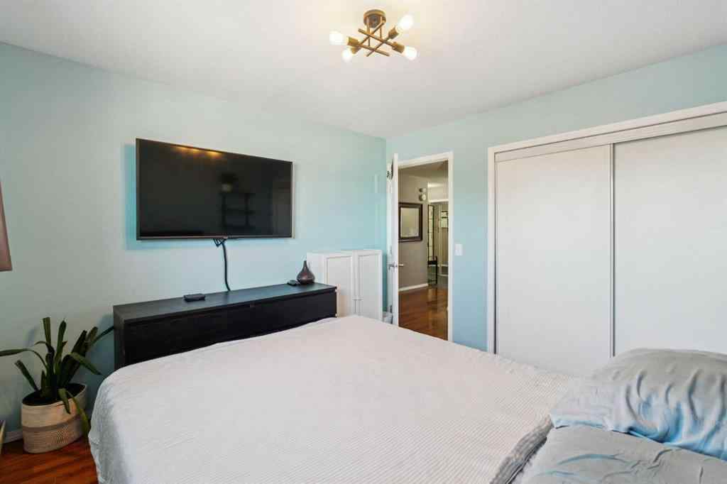 MLS® A2264234 - Unit #303 4327 75 Street NW in Bowness Calgary, Residential