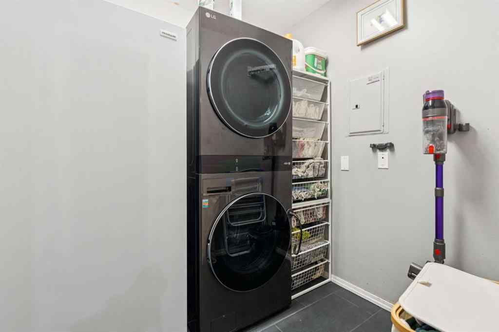 MLS® A2264234 - Unit #303 4327 75 Street NW in Bowness Calgary, Residential