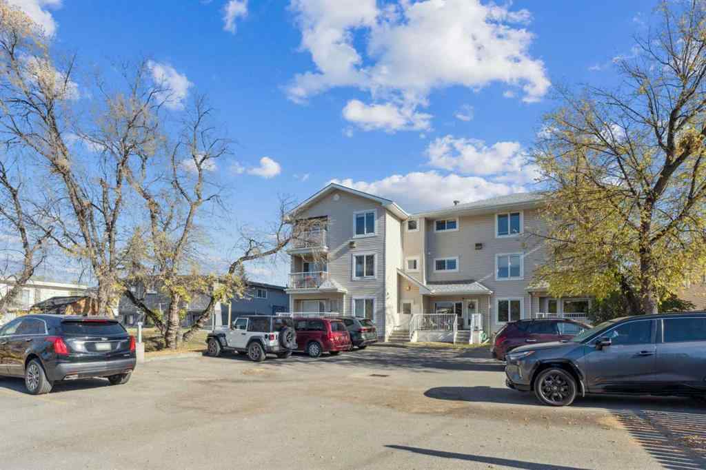 MLS® A2264234 - Unit #303 4327 75 Street NW in Bowness Calgary, Residential