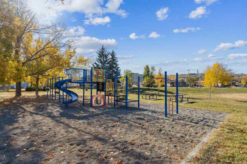 MLS® A2264234 - Unit #303 4327 75 Street NW in Bowness Calgary, Residential