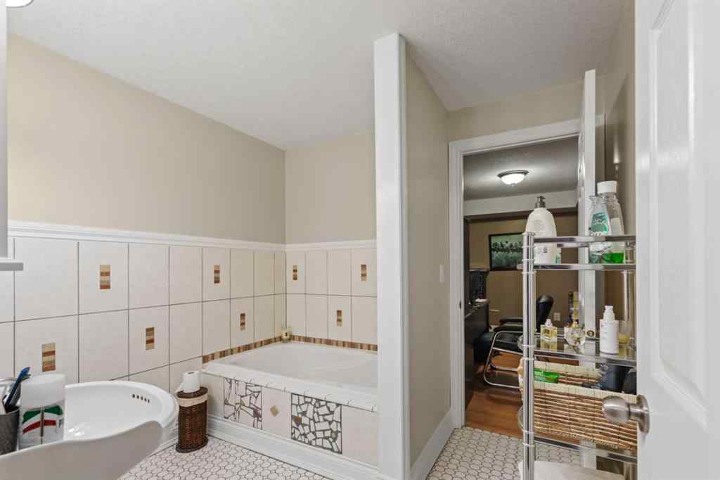 MLS® A2264237 - 10954 67 Avenue  in O\'Brien Lake Grande Prairie, Residential