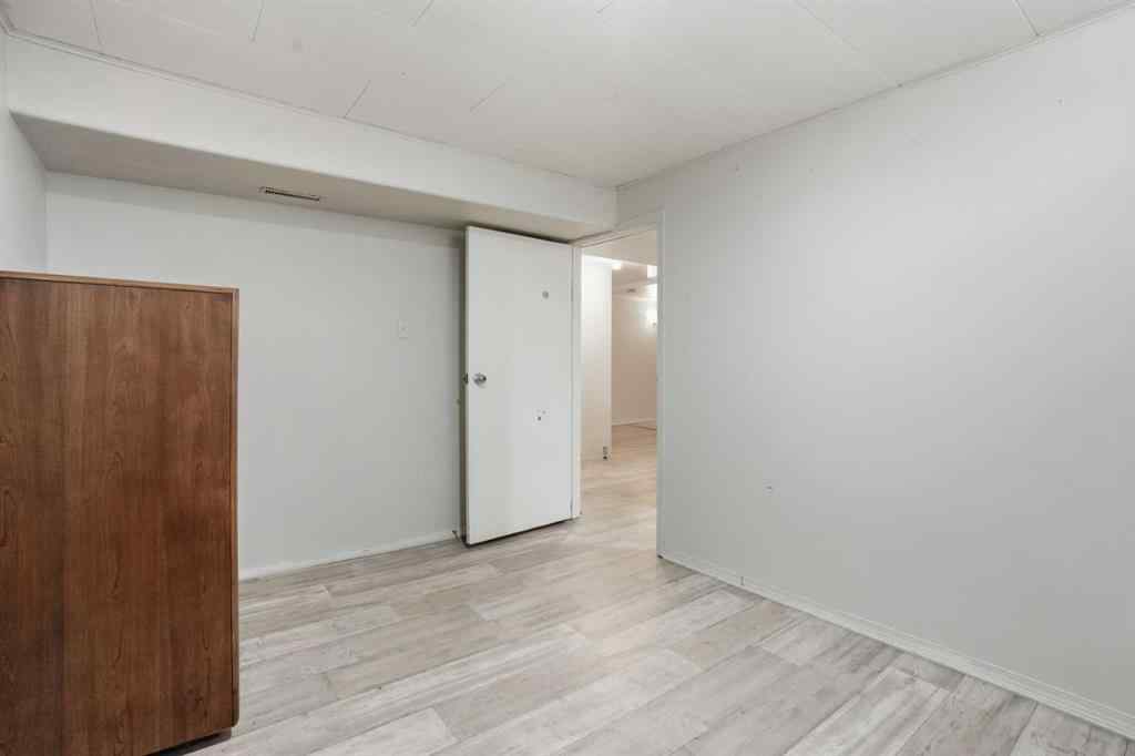 MLS® A2264249 - 2615 37 Street SW in Glendale Calgary, Residential