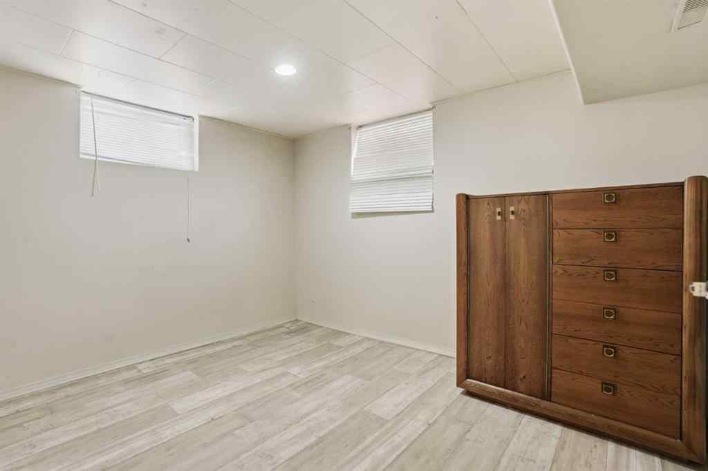 MLS® A2264249 - 2615 37 Street SW in Glendale Calgary, Residential